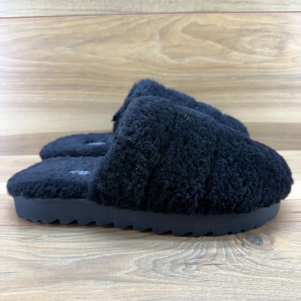 UGG Fluff Slippers Womens 8 Black Shearling Fur Mules Slip‎ On